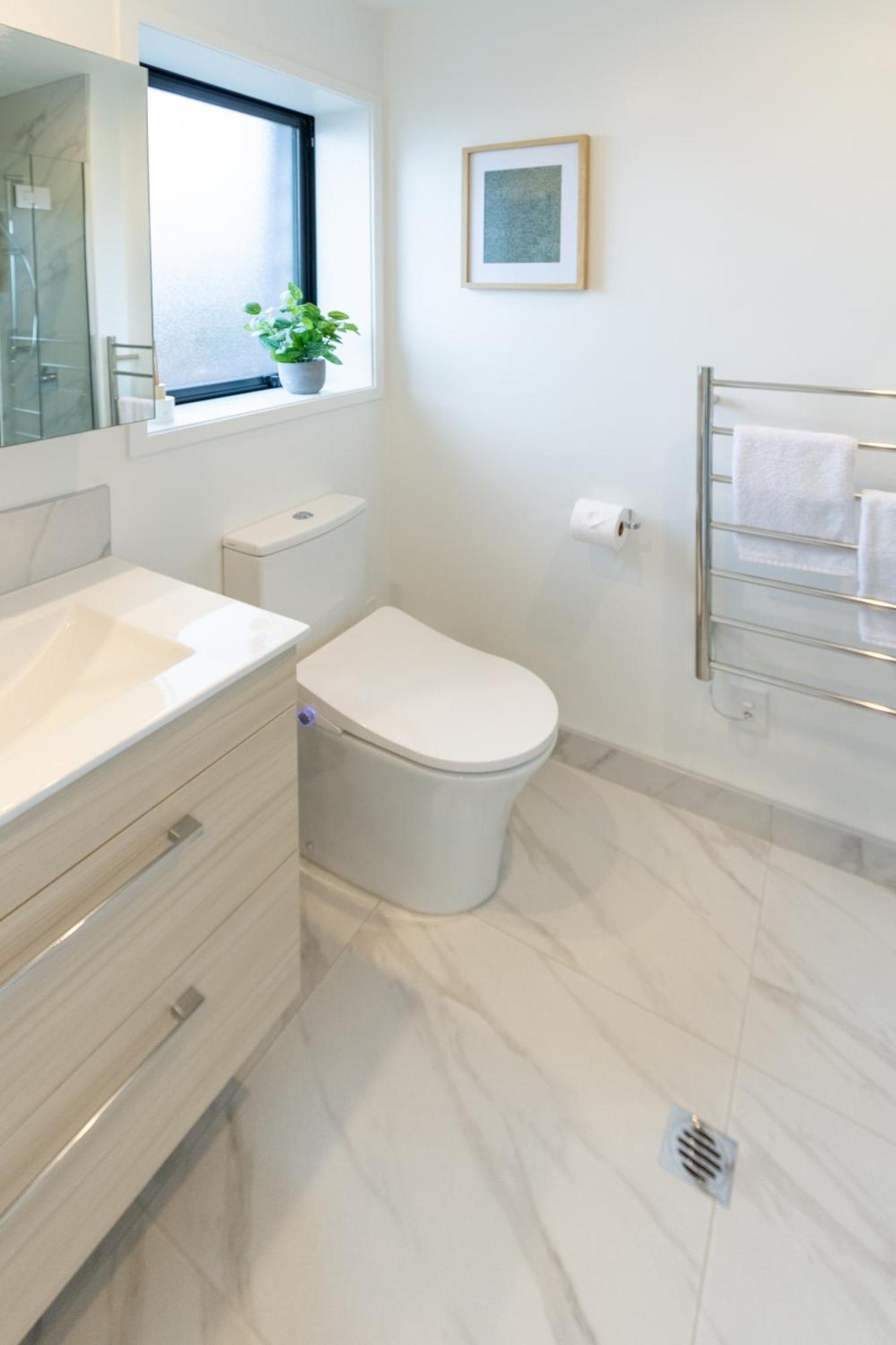 Downtown Comfort: Modern Studio With Backyard クライストチャーチ エクステリア 写真