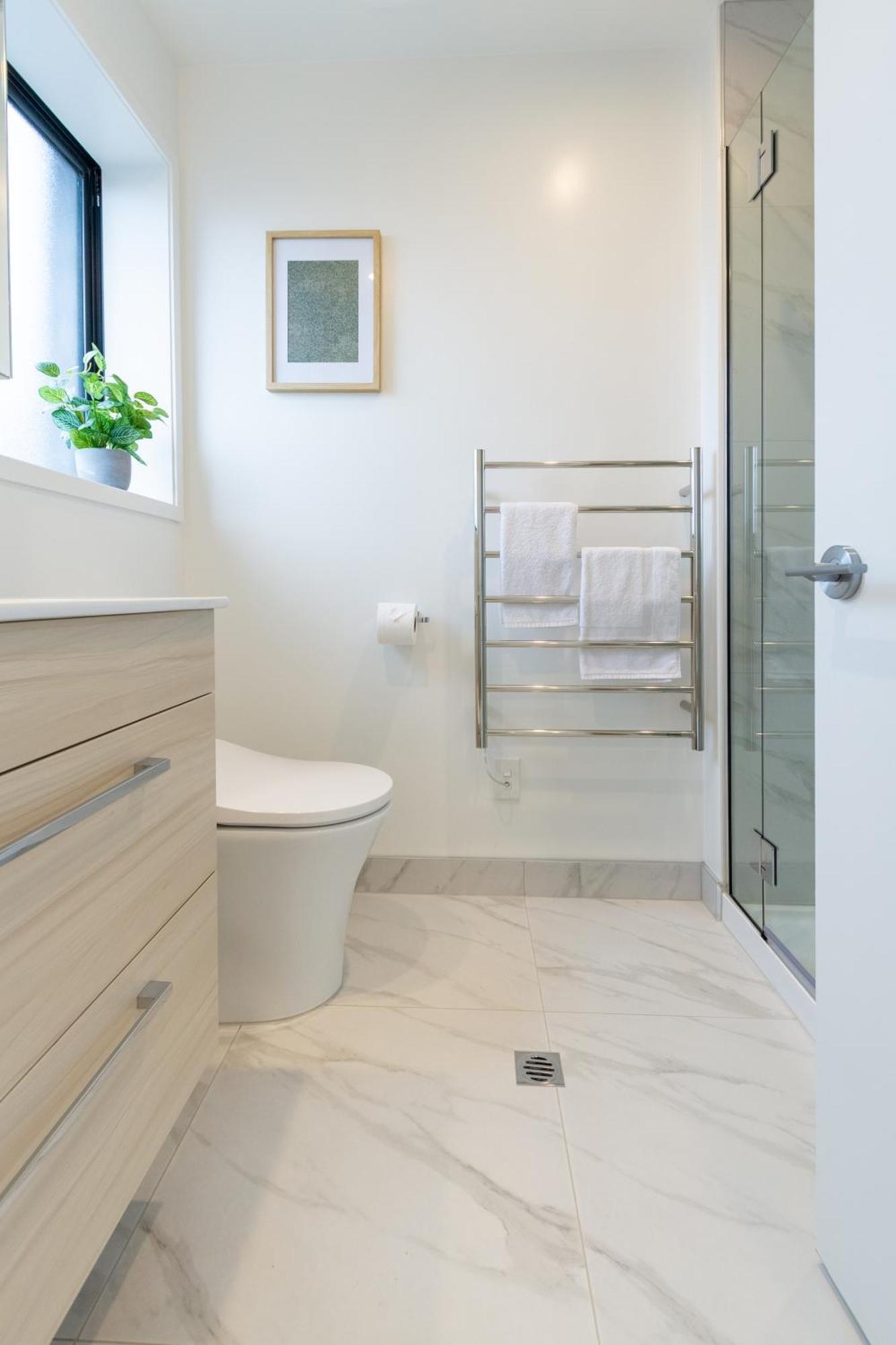 Downtown Comfort: Modern Studio With Backyard クライストチャーチ エクステリア 写真